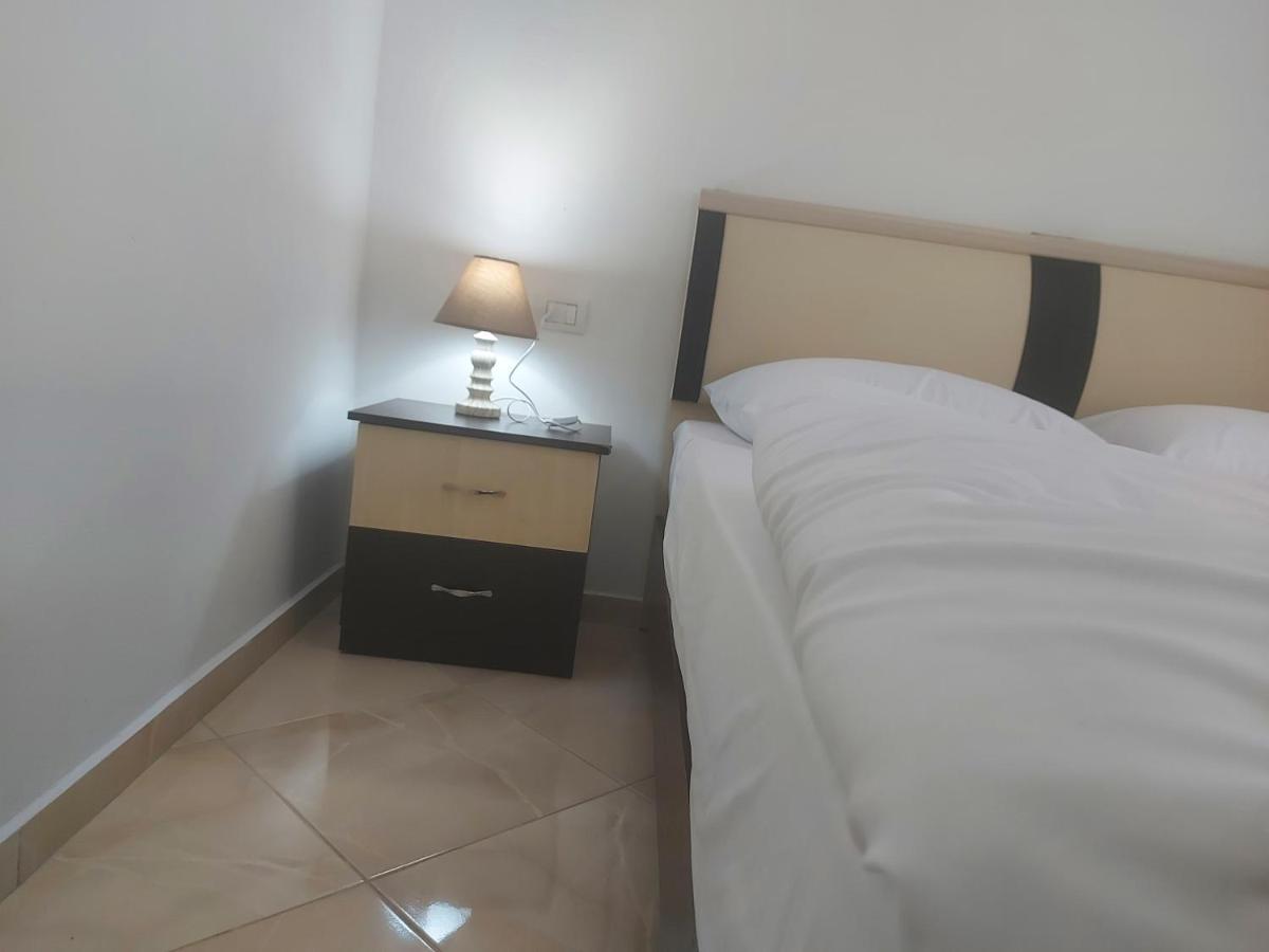 Bral Apartment 7 - Two-Bedroom With Seaview Durrës 外观 照片