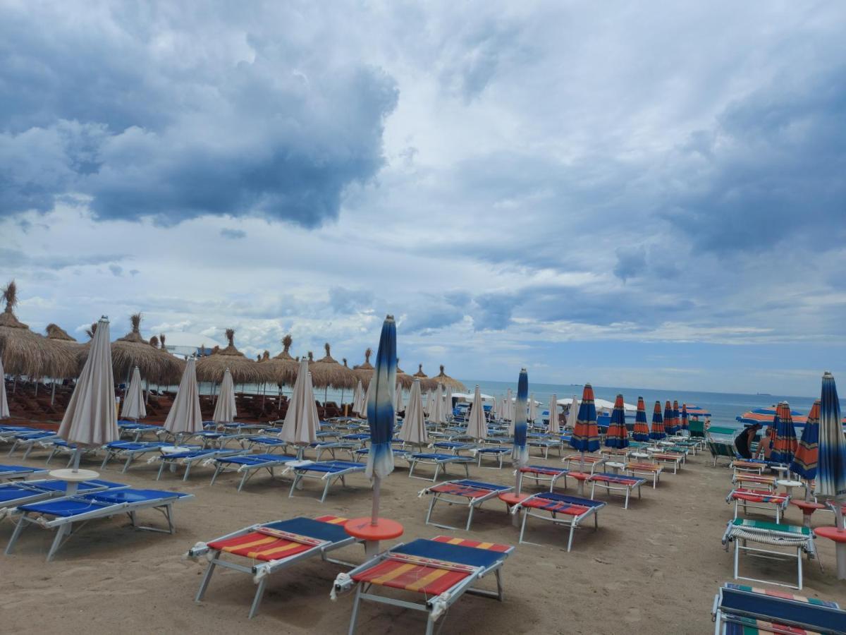 Bral Apartment 7 - Two-Bedroom With Seaview Durrës 外观 照片